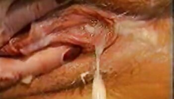 Nena adolescente maduras caseros xxx en medias de rejilla masturbándose en cámara