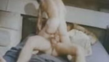 El coño de una pequeña rubia videos xxx morenas está chorreando semen