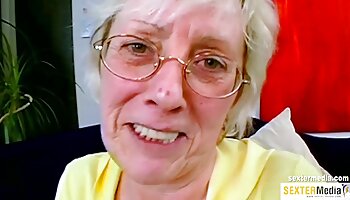 Dos milfs indias tienen sexo con un chico videos pirno gratis más joven en el suelo