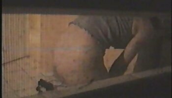 Chicas video sexo español traviesas juegan un juego y lidian con una polla común