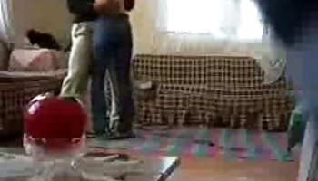 MILF sin afeitar es vídeos xxx gratis perforada y corrida en su vello púbico