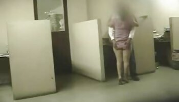 Sementales afortunados encuentran a Victoria y Randi almacenados en el almacén negras lesbianas xxx